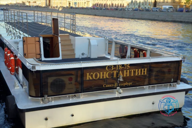 Теплоход Константин