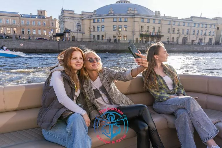 Аренда катера в Санкт-Петербурге с капитаном