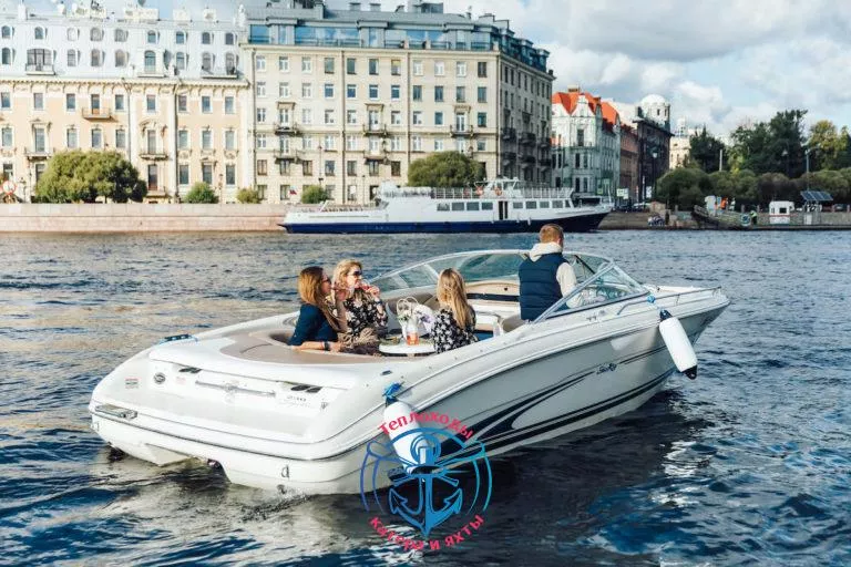 Снять катер «Пикассо» в Санкт-Петербурге — аренда с капитаном